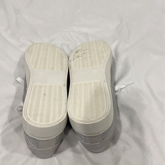 Universal Thread gray Britten classic sneakers with silver accents size … - Picture 8 of 9